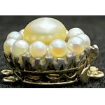 Gold clasp with pearls