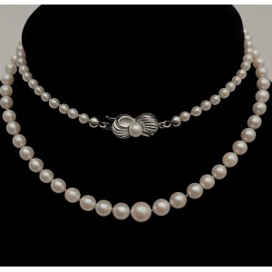 Pearl necklace