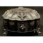 Silver casket with lid standing on palmetto feet,465 g