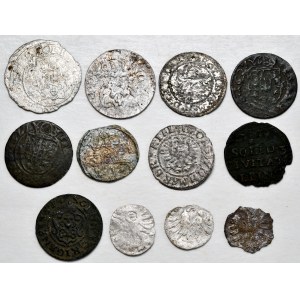Zestaw 12 drobnych monet, w tym szeląg elbląski Augusta III z podwójnie wybita stroną nominałową