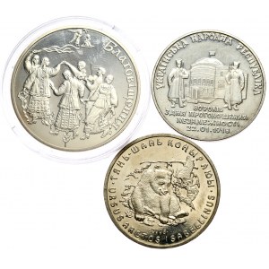 Satz von 3 Gedenkmünzen, Ukraine, 5 und 2 Griwna, Kasachstan 50 Tenge