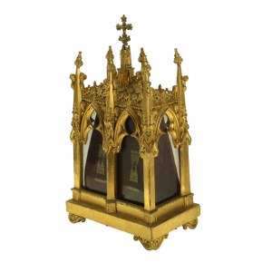 Neo-Gothic box reliquary with the remains of saints: Firmin, Fidelis, Teresa and Callistus