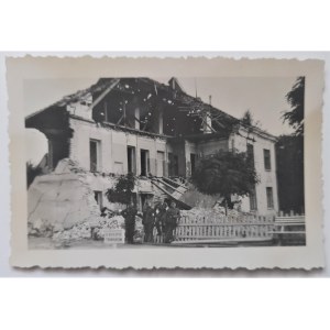 Kielce? Dwa zdjęcia przedstawiające budynek na Pl. Niepodległości zniszczony podczas bombardowania