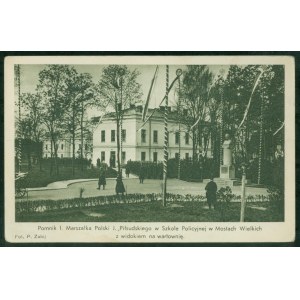 Szkoła Policyjna w Mostach Wielkich, Pomnik I Marszałka Polski J. Piłsudskiego