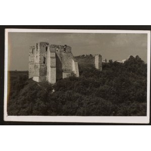 Kazimierz Dolny. Fotografia przedstawiająca ruiny zamku.