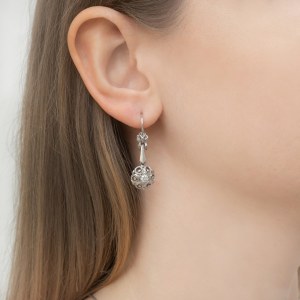 Lange Ohrringe mit Diamanten, Mitte 20. Jahrhundert.