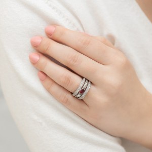 Potrójny pierścionek z rubinem i diamentami, współczesny