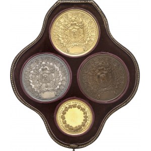 Second Empire / Napoléon III (1852-1870). Coffret de Jury international, Exposition universelle de 1855, avec médailles d’Or, argent, bronze et Or, par Albert Barre 1855, Paris.