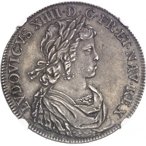 Louis XIV (1643-1715). Essai du demi-écu ŕ la France contemplant une monnaie frappée au Moulin, par Jean Warin 1645, Paris.