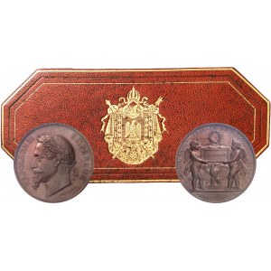 Second Empire / Napoléon III (1852-1870). Boîtier de 3 médailles de Jury, bronze, argent et Or, pour l’Exposition Universelle 1867, Paris.