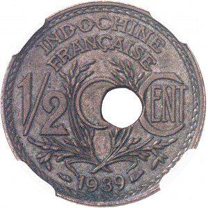 IIIe République (1870-1940). 1/2 centime en bronze, avec trou décentré 1939, Paris.