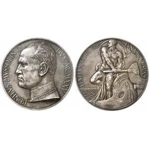 Victor-Emmanuel III (1900-1946). Paire de médailles, manifeste de Benito Mussolini et début du régime fasciste dictatorial, par Mistruzzi 1925, Rome.