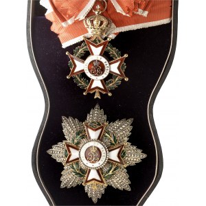 Albert Ier (1889-1922). Coffret de décorations, Grand-Croix de l’Ordre de Saint-Charles avec son ruban et plaque ND (1910).