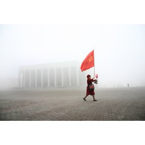 Andrei Liankevich, Woman with the flag, 2005