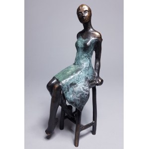 Joanna Zakrzewska, Dívka na stoličce (bronz, v. 22,5 cm. Edice 1/6)