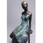 Joanna Zakrzewska, Mädchen auf einem Hocker (Bronze, H 22,5 cm. Auflage 1/6)