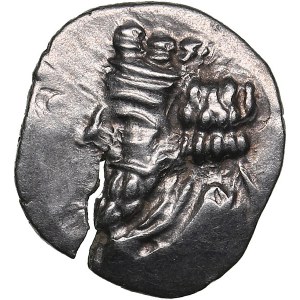 Kings of Persis AR Obol - Namopat. 1st century AD