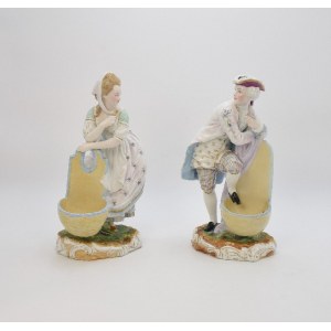 A pair of figurines - salt shakers (?): a woman headscarf and a man with a hat