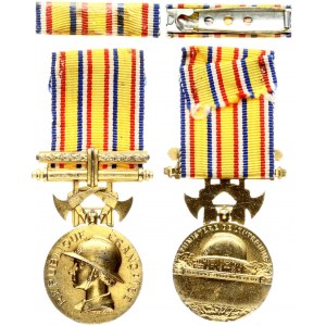 France Medal (1935) Honor of Firefighters.  Ministry of the Interior; Medal of Honor of Firefighters. Silver Gilding...