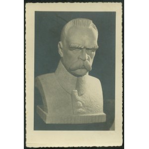 Popiersie Józefa Piłsudskiego, rzeźba J. Kubickiego, fot. czb.,