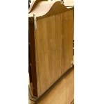 Kommode mit Vitrinenschrank