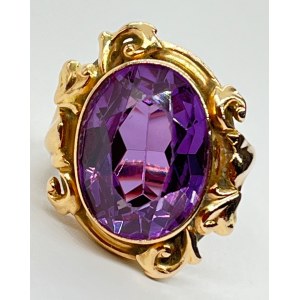 Gold ring with amethyst