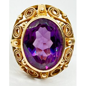 Gold ring with amethyst
