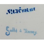 Émile GALLÉ (1846-1904) - atelier, Wazka z herbem i dwa talerze