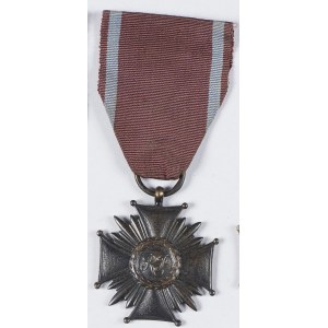 Brązowy Krzyż Zasługi wersja z monogramem RP