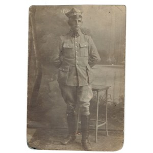 Fotografia portretowa przedstawiająca żołnierza Armii Hallera
