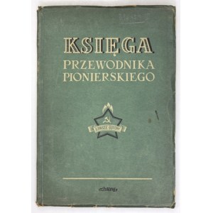 KSIĘGA przewodnika pionierskiego. Warszawa 1952. Iskry. 8, s. 301, [1]. broszura.