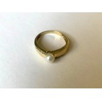 Gold ring with sea pearl and diamonds