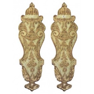 Apliki (A pair of North Italian giltwood and green-painted wall backplates)