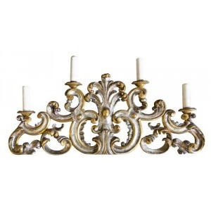 Kinkiet (An Italian polychromed and giltwood sconce)