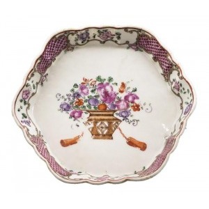 Talerzyk porcelanowy (A Chinese famille rose hexagonal teapot stand)