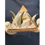 Rzeźba Ceramiczna „Kwitnąca Piramida” – Włodzimierz Podlecki (ur. 1940)