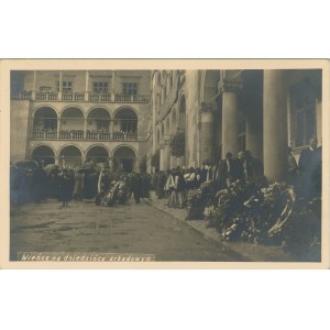 Kranz im Arkadenhof, Foto von A. Siermontowski, um 1920
