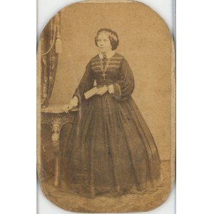 Żałoba narodowa - Kobieta w czarnej sukni, ok. 1864