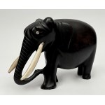 Figura słonia z drewna