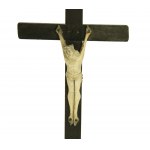 Chrystus na krzyżu na drewnianej podstawie XVIII/XIX w