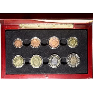 Evropa - sady oběhových mincí, Belgie. 1 c. - 2 € 2001. Uloženo v dřevěné etui