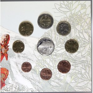 Evropa - sady oběhových mincí, Řecko. 1c. - 2 € 2005. Součástí sady je 10 € 2005 Ag 925/000 (9,75 g)...