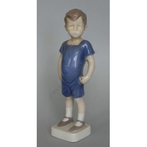 Figurka-Stojący chłopiec(Dania, Kopenhaga, II poł.XX w.), 