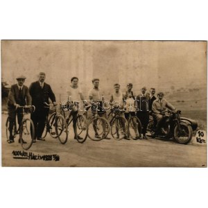 1928 Budapest, 100 km-es házi kerékpár verseny, biciklisták csoportképe, oldalkocsis motorkerékpár. photo (fl...