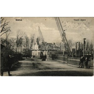 1906 Siófok, Vasúti átjáró sorompóval, villa. Weisz Lipót kiadása