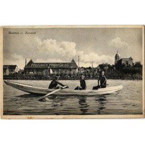 Zamárdi, Balatonzamárdi; Pannonia parkfürdő, gyerekek a Potyka csónakban...