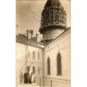1928 Arad, Minorita templom tatarozáskor, Angeli úr és Harsányi úr / church under construction. photo ...