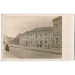 Brassó, Kronstadt, Brasov; Kút utca 11., sörcsarnok / Bulevardul 15 Noiembrie, Bererii / street, beer hall...