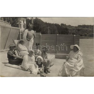 1912 Grado, Cigale, családi nyaralás a strandon / family holiday on the beach. photo