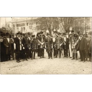 1911 Torino, Turin; előkelő férfiak díszmagyarban / Hungarian noblemen in decorative uniform...